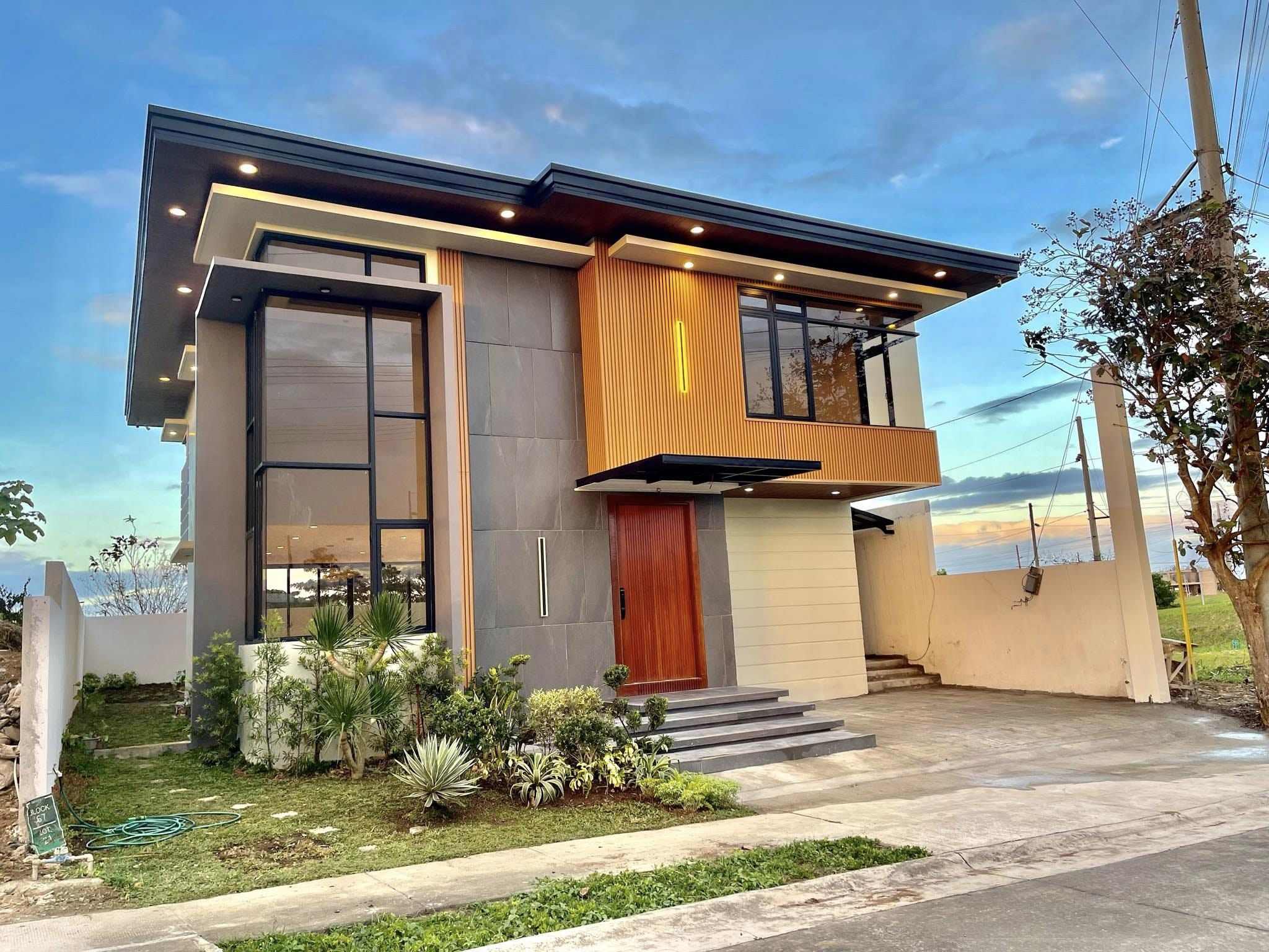 Modern4-BedroomHouseforSaleinVenare,Nuvali,Laguna-1.jpg