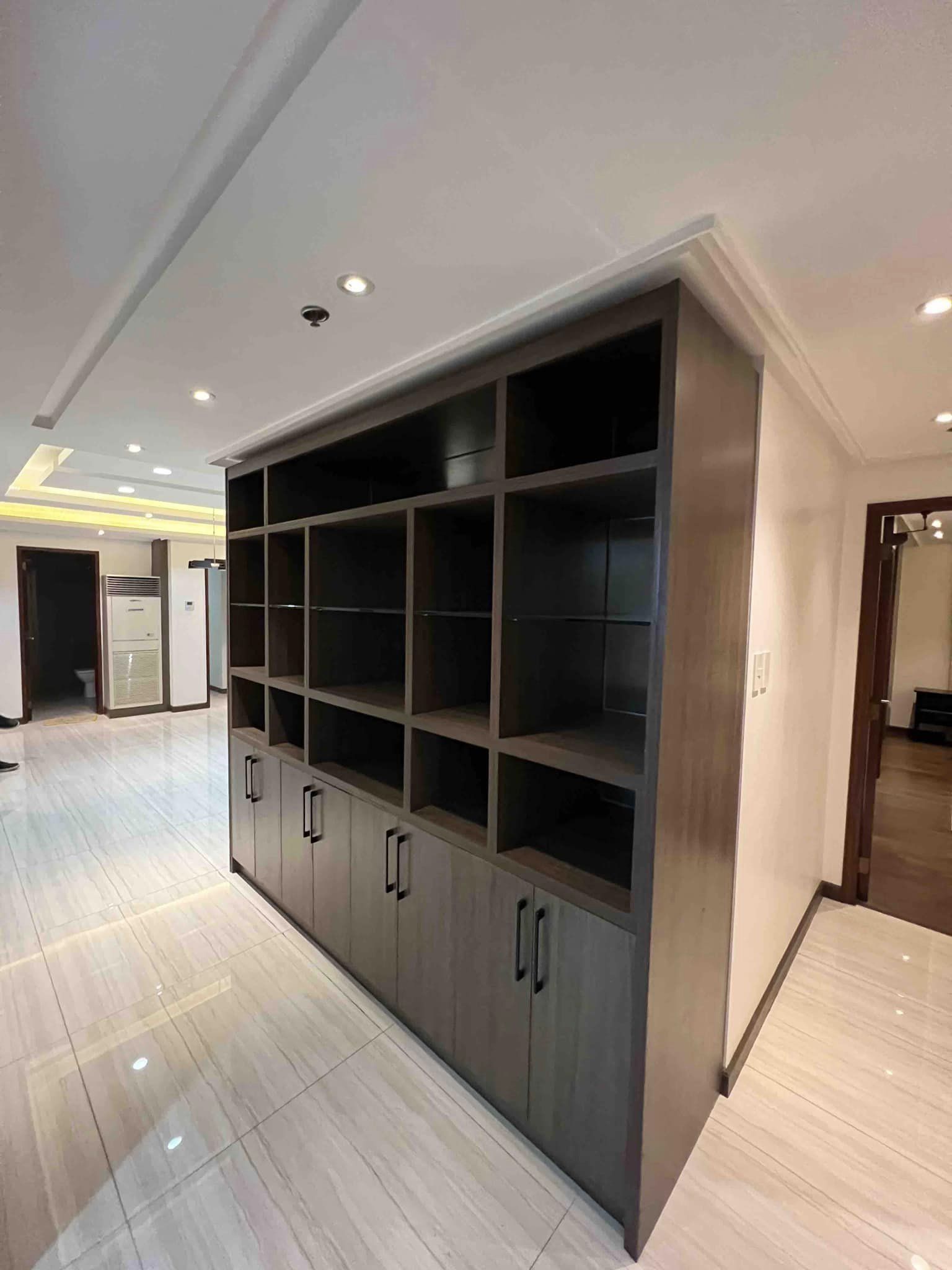 Alluring5-BedroomCondoUnitforSaleinFourSeasonRiviera,Manila-1.jpg