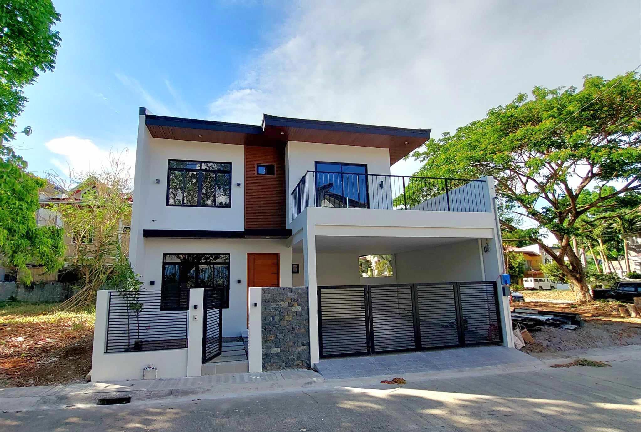 Beautiful4-BedroomHouseforSaleinLaResidenciaVillageSta.Rosa,Laguna-1.jpg