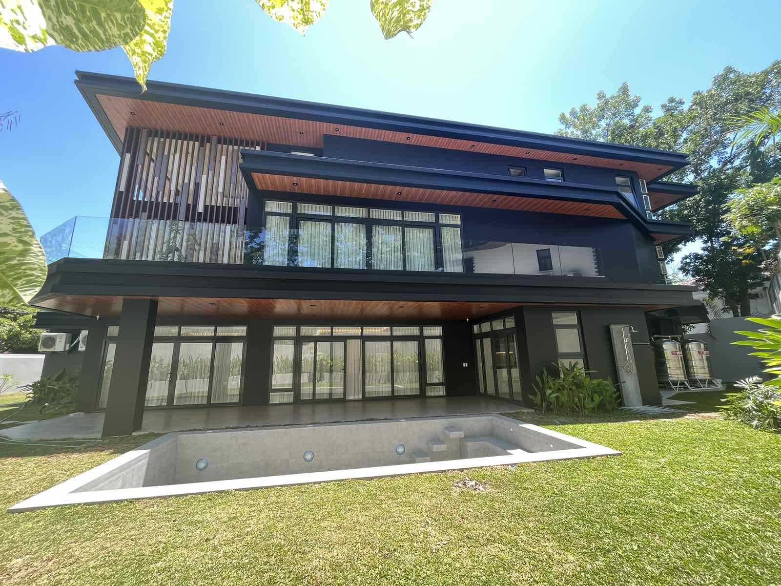 Elegant6-BedroomHouseforSaleinAyalaAlabangVillage-1.jpg