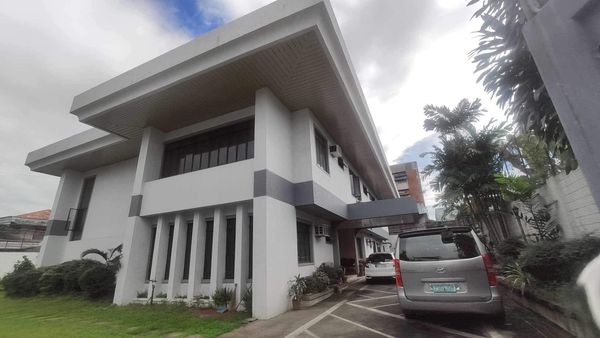 Spacious7-BedroomHouseforSaleinGreenhillsEastVillage,SanJuan-1.jpg