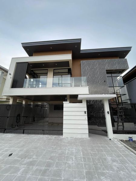 Contemporary5-BedroomHouseforSalein Brgy.NorthFairview,QuezonCity-1.jpg