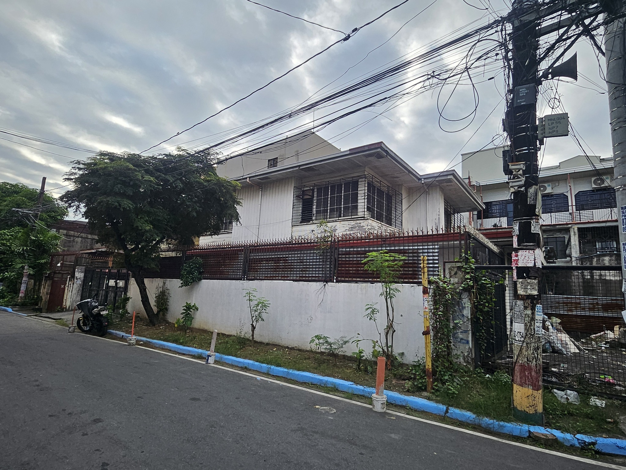 Nice4-BedroomHouseforSaleinSta.Ana,Manila-1.jpg