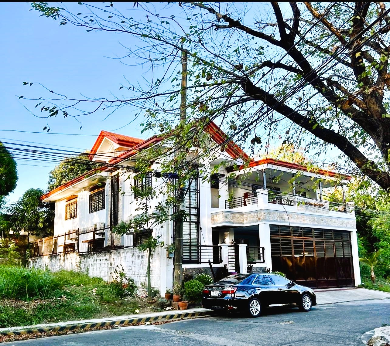 Magnetic5-BedroomHouseforSaleinBFHomes,Paranaque-1.jpg