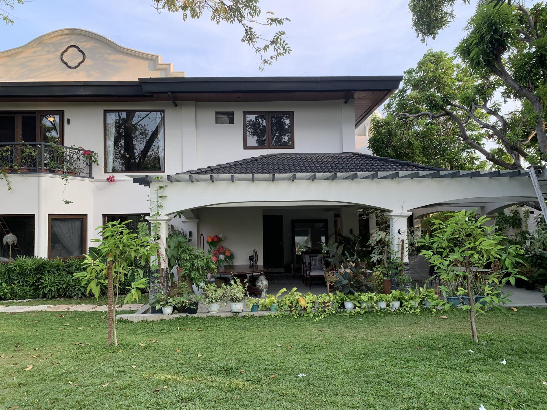 Divine4-BedroomHouseforSaleinAlabangHillsVillage-1.jpg