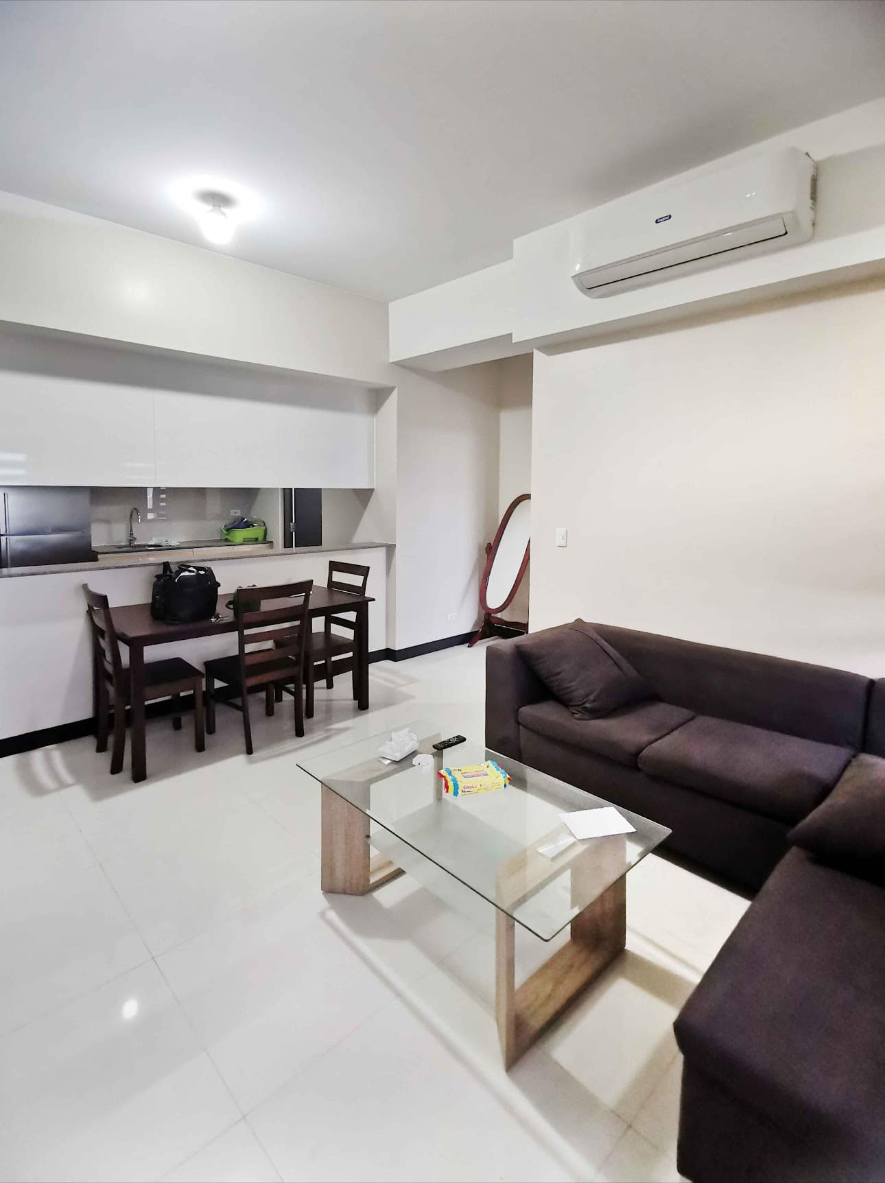 Sleek1-BedroomCondoForSaleinSalcedoSkysuites,SalcedoVillage,MakatiCity-2.jpg