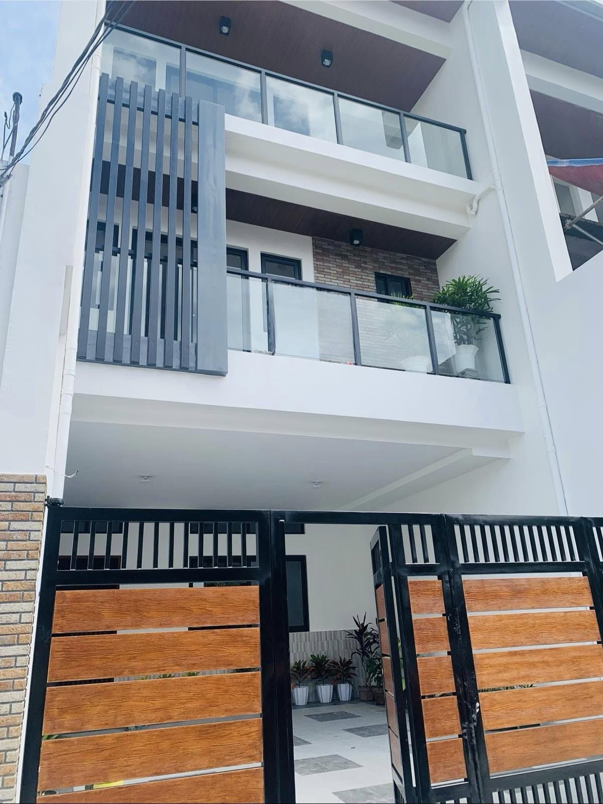 Soothing5-BedroomHouseforSaleinUPVillageDiliman,QuezonCity-1.jpg