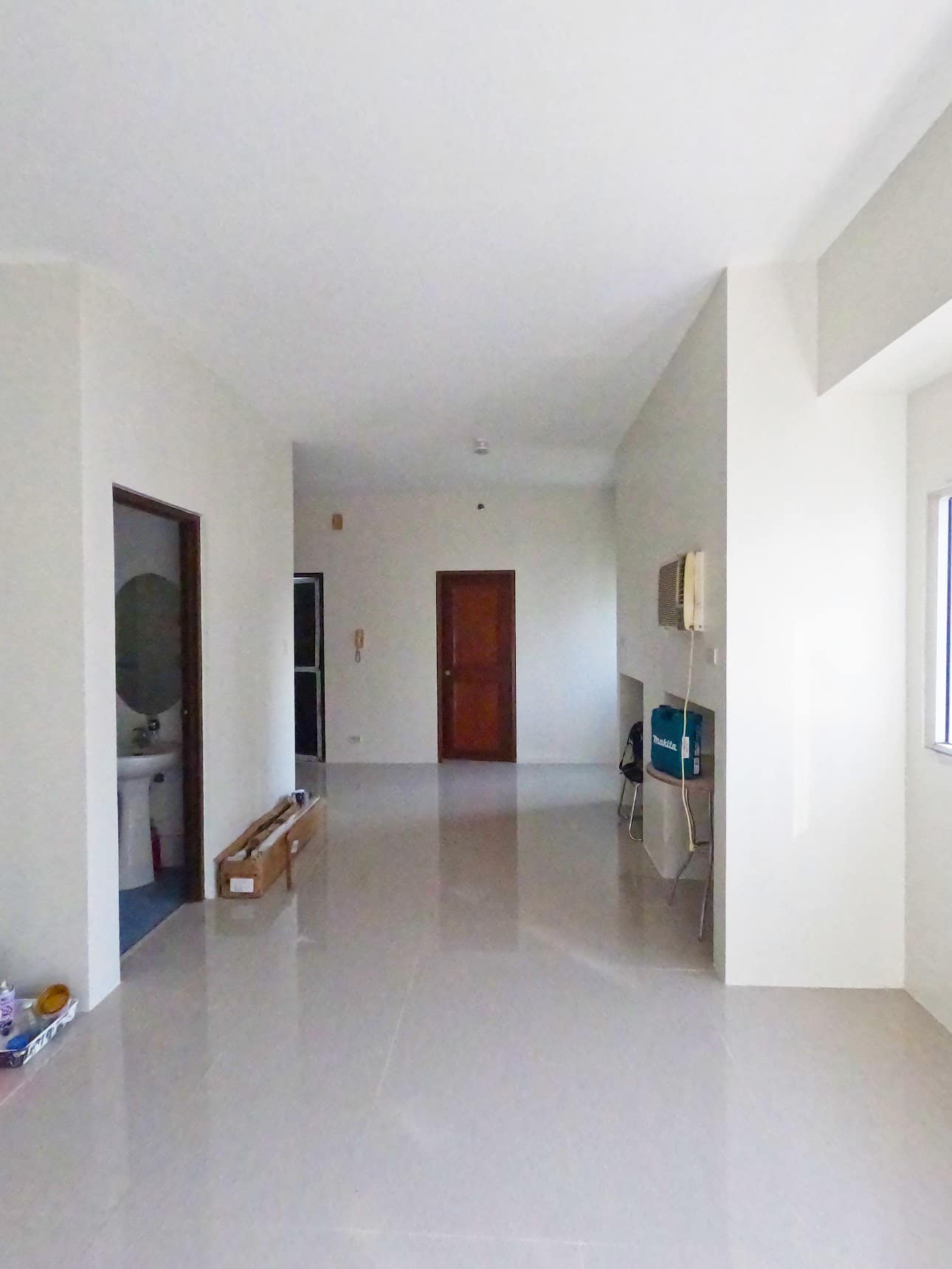 Bright3-BedroomCondoUnitforSaleinOneGatewayPlace,EDSA,MadaluyongCity-1.jpg