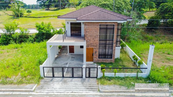 Picturesque4-BedroomHouseforSaleinSummitPointGolf&ResidentialEstate,Lipa,Batangas-2.jpg