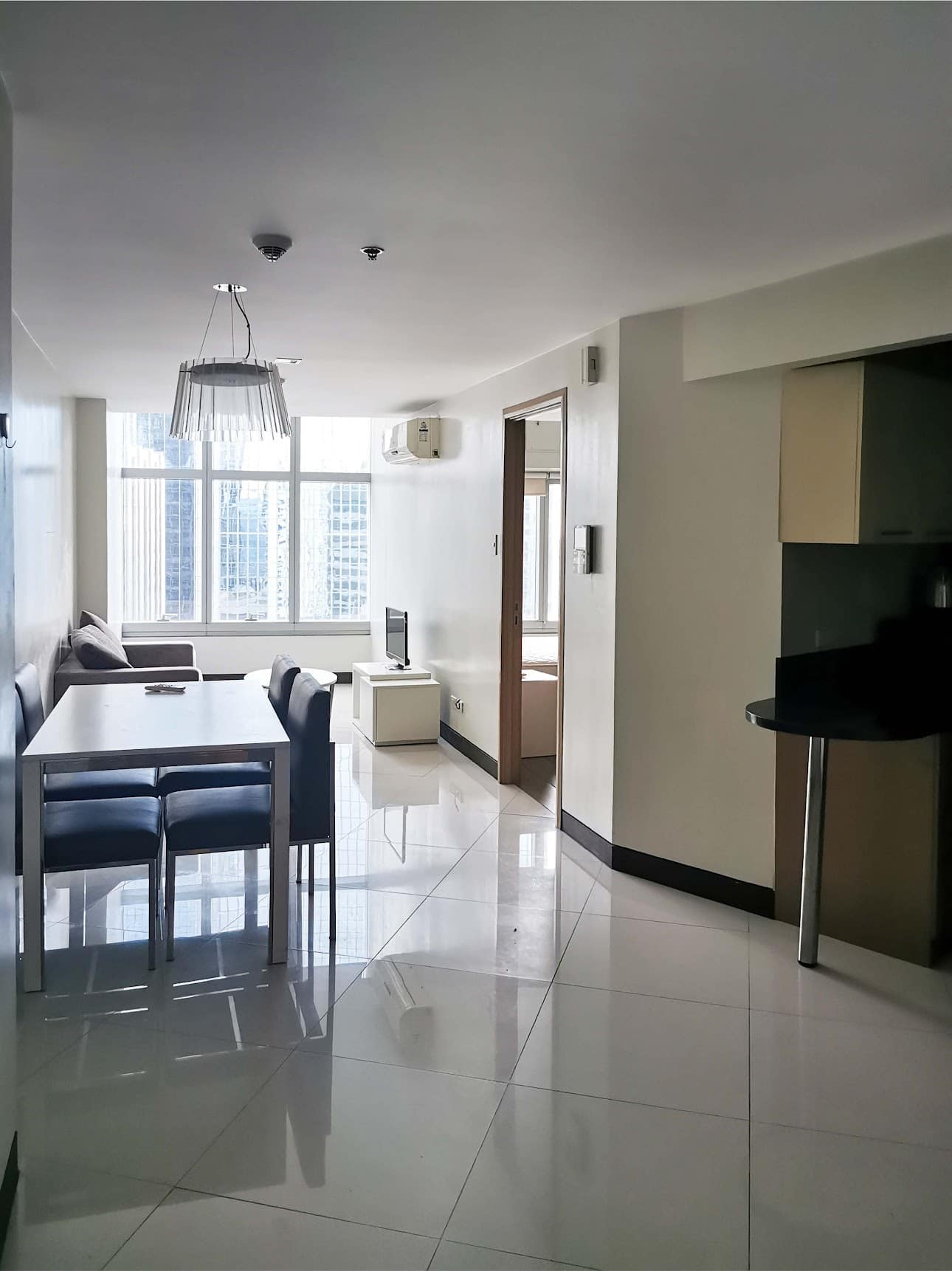 Bright1-BedroomCondoUnitforSaleinOneCentralSuites,MakatiCity-1.jpg