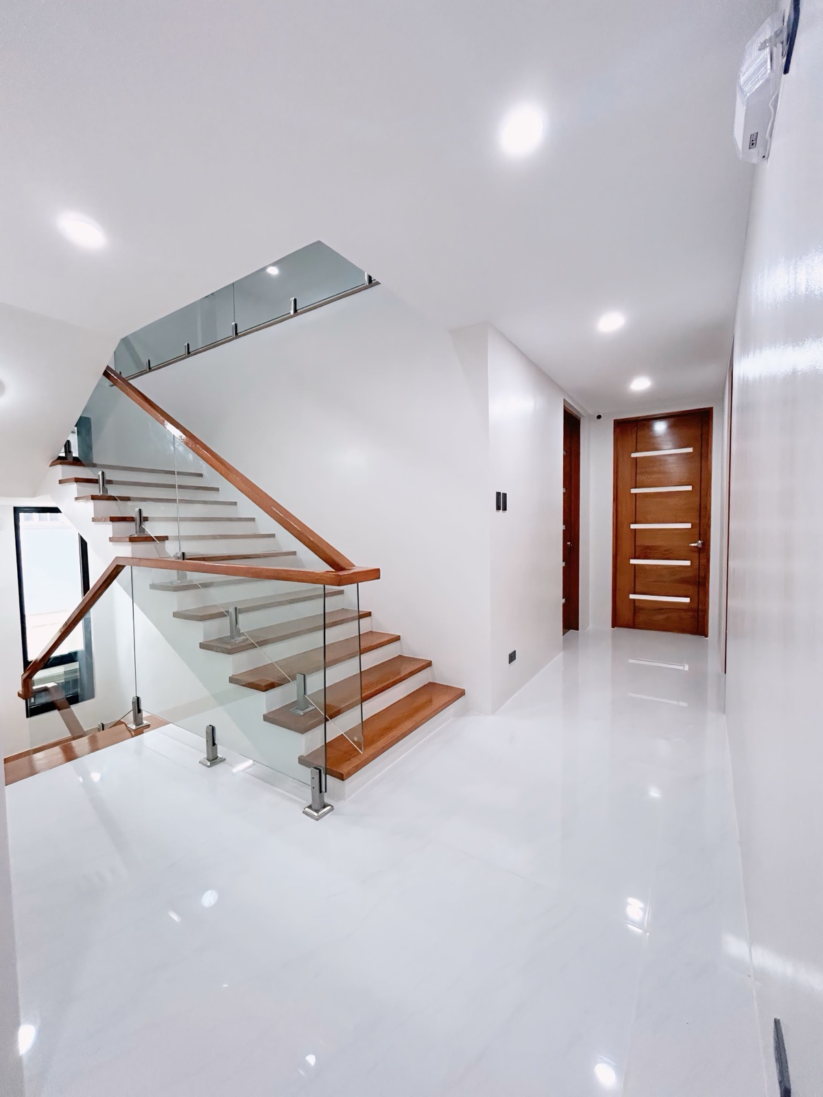 Majestic6-BedroomHouseforSaleinTierraNuevaVillage,Alabang,Muntinlupa-4.jpg