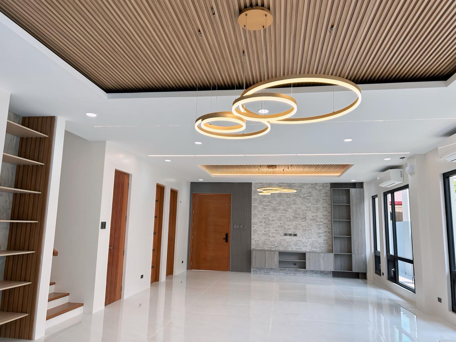 Majestic6-BedroomHouseforSaleinTierraNuevaVillage,Alabang,Muntinlupa-2.jpg