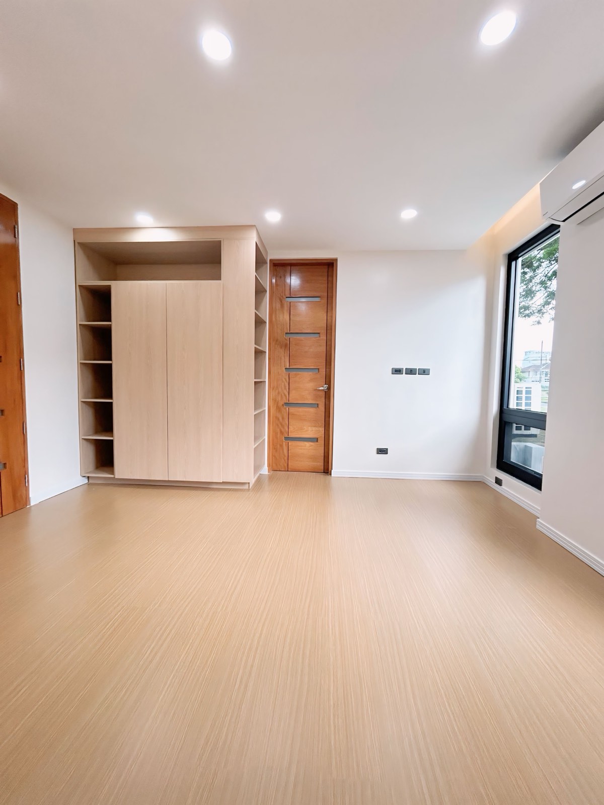 Majestic6-BedroomHouseforSaleinTierraNuevaVillage,Alabang,Muntinlupa-9.jpg