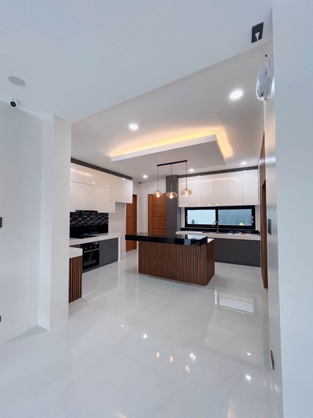 Majestic6-BedroomHouseforSaleinTierraNuevaVillage,Alabang,Muntinlupa-6.jpg