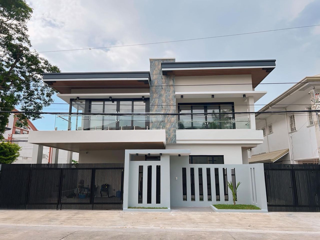 Majestic6-BedroomHouseforSaleinTierraNuevaVillage,Alabang,Muntinlupa-1.jpg