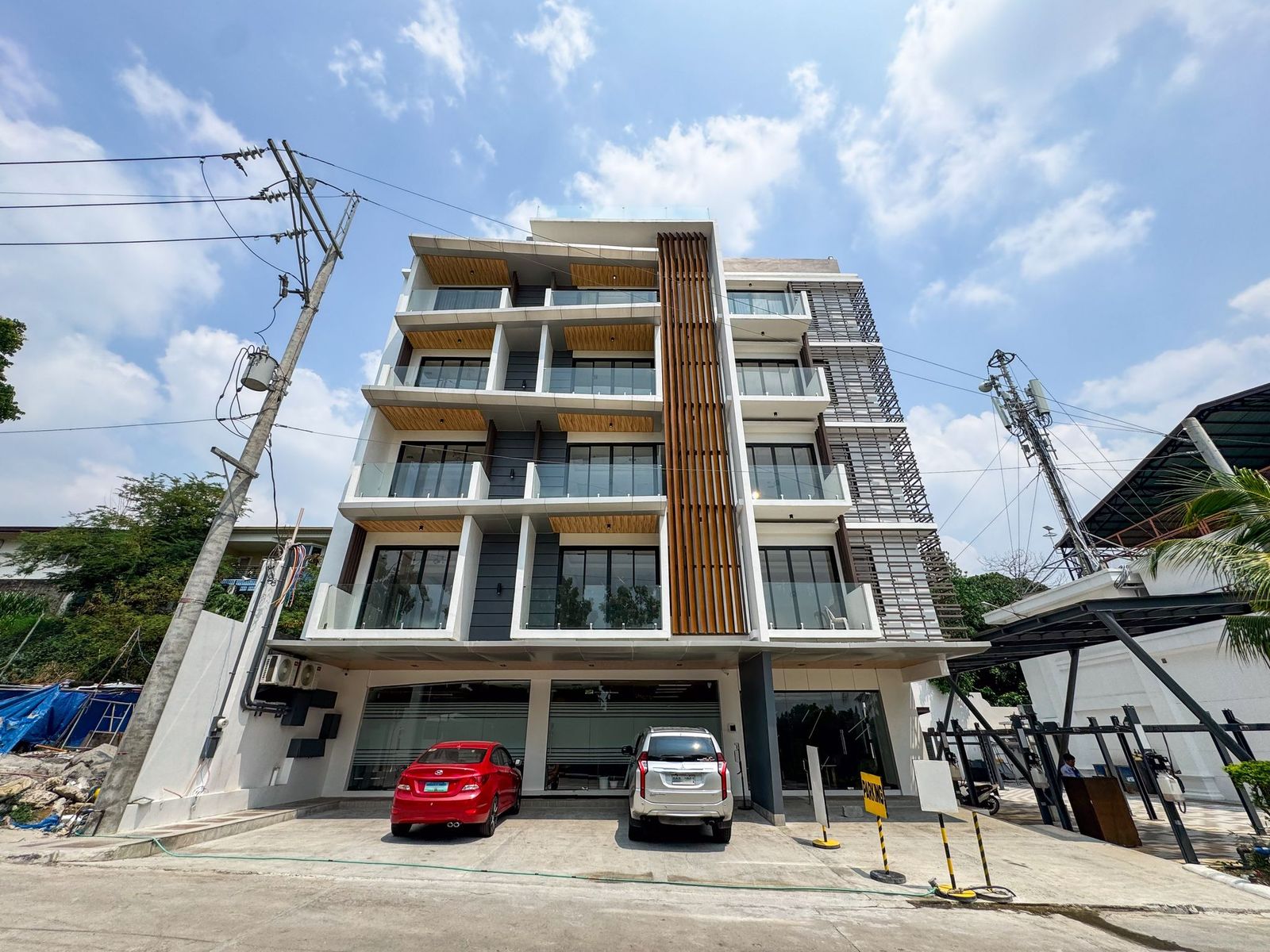 Lavish3-BedroomCondoUnitforSaleTivoliRoyaleSubd.BatasanHills,QuezonCity-1.jpg