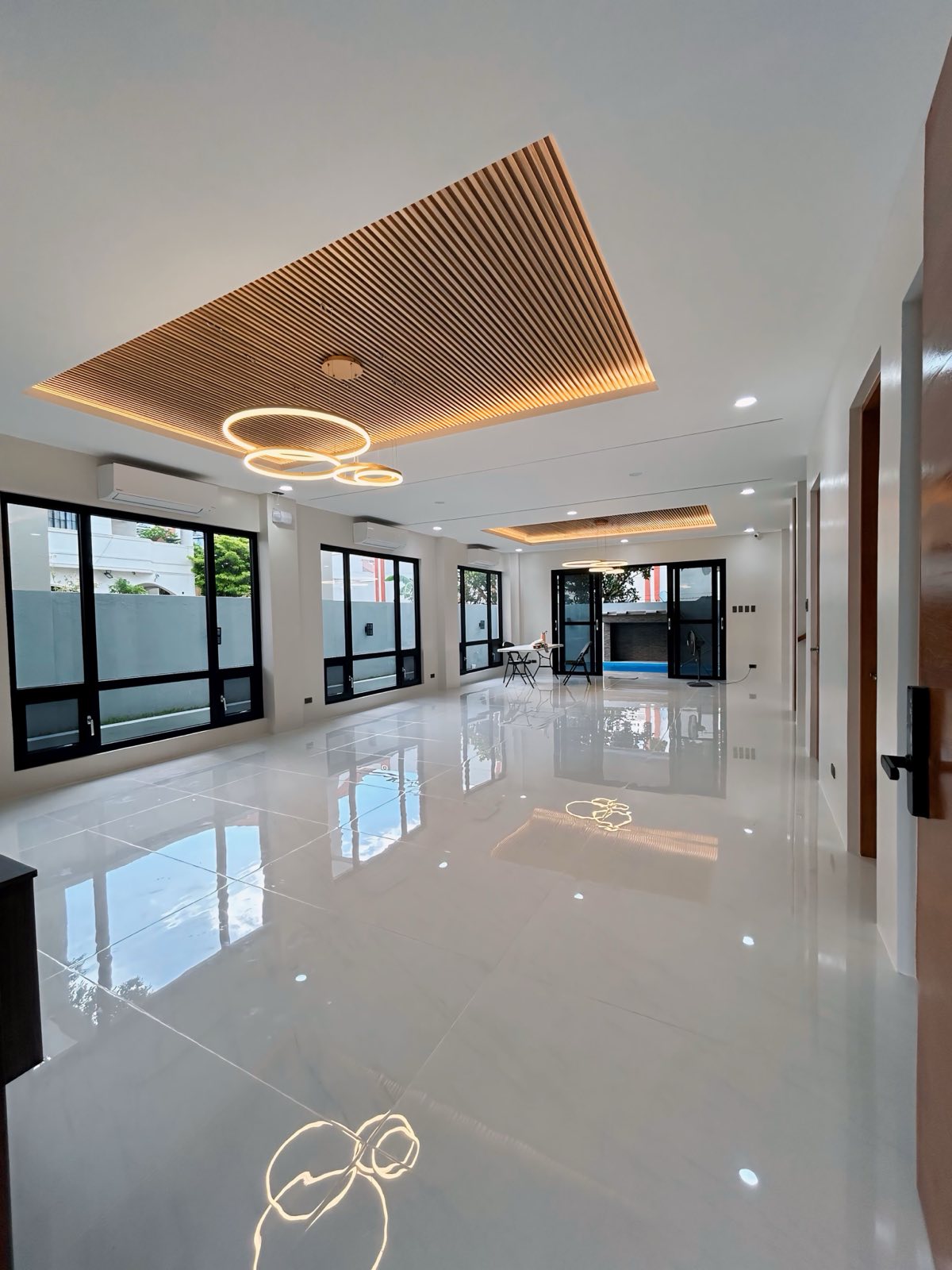 Majestic6-BedroomHouseforSaleinTierraNuevaVillage,Alabang,Muntinlupa-3.jpg