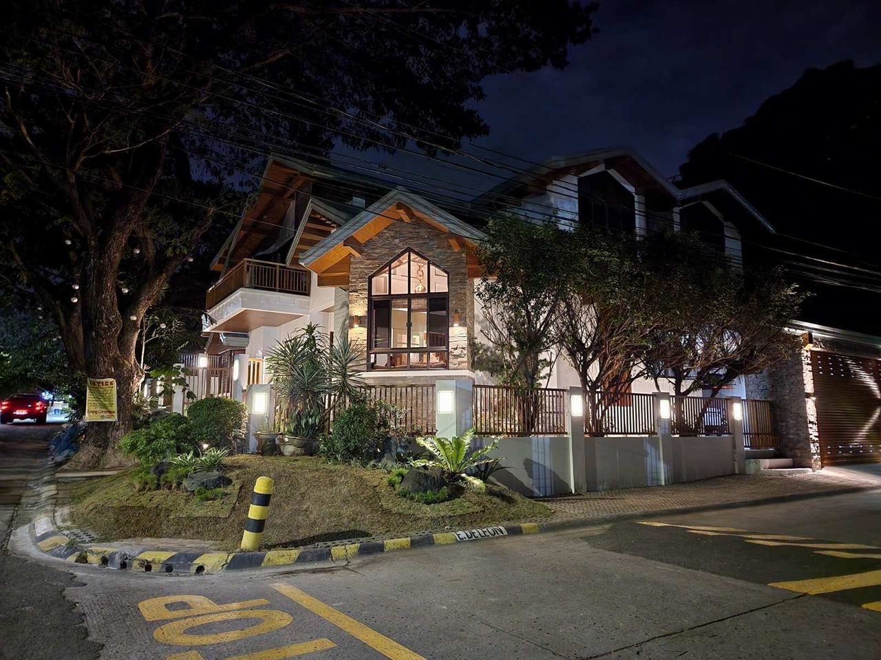 Impressive5-BedroomCornerHouseforSaleinBFHomes,Parañaque-1.jpg