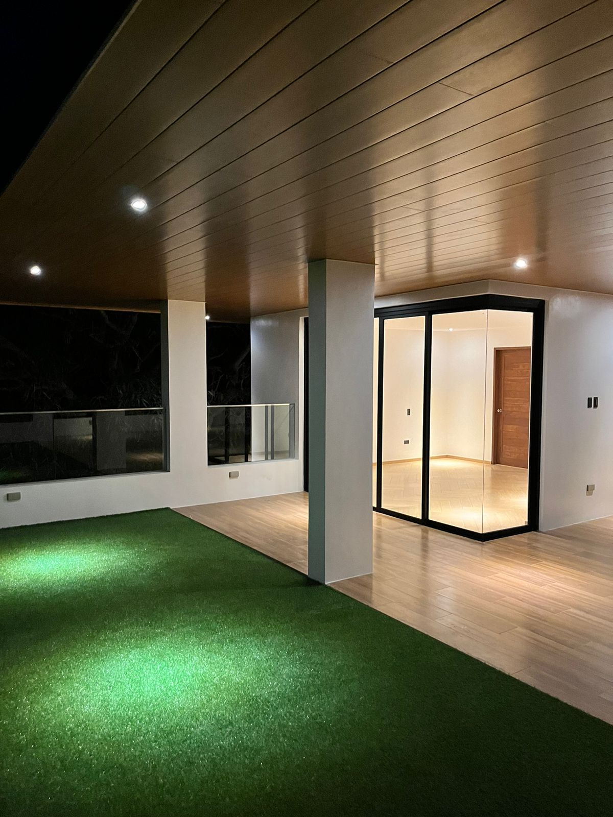 Contemporary6-BedroomHouseforSaleinAyalaAlabangVillage-14.jpg