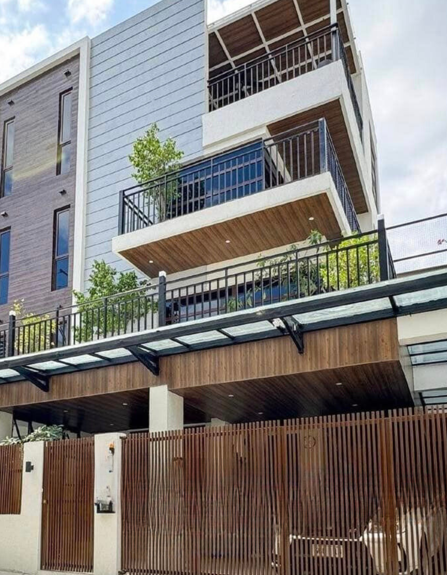 Contemporary4-BedroomHouseforSaleinMahoganyPlace,AcaciaEstates,TaguigCity-1.jpg