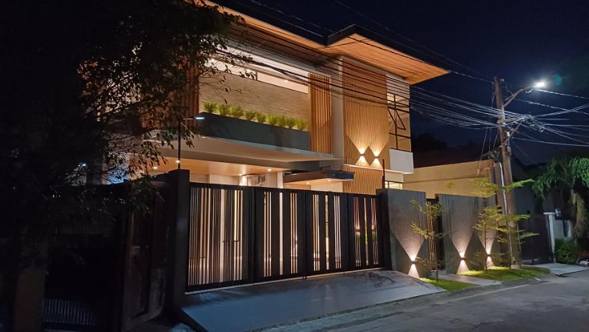 Contemporary5-BedroomHouseforSaleinBFResort,LasPiñas-1.jpg