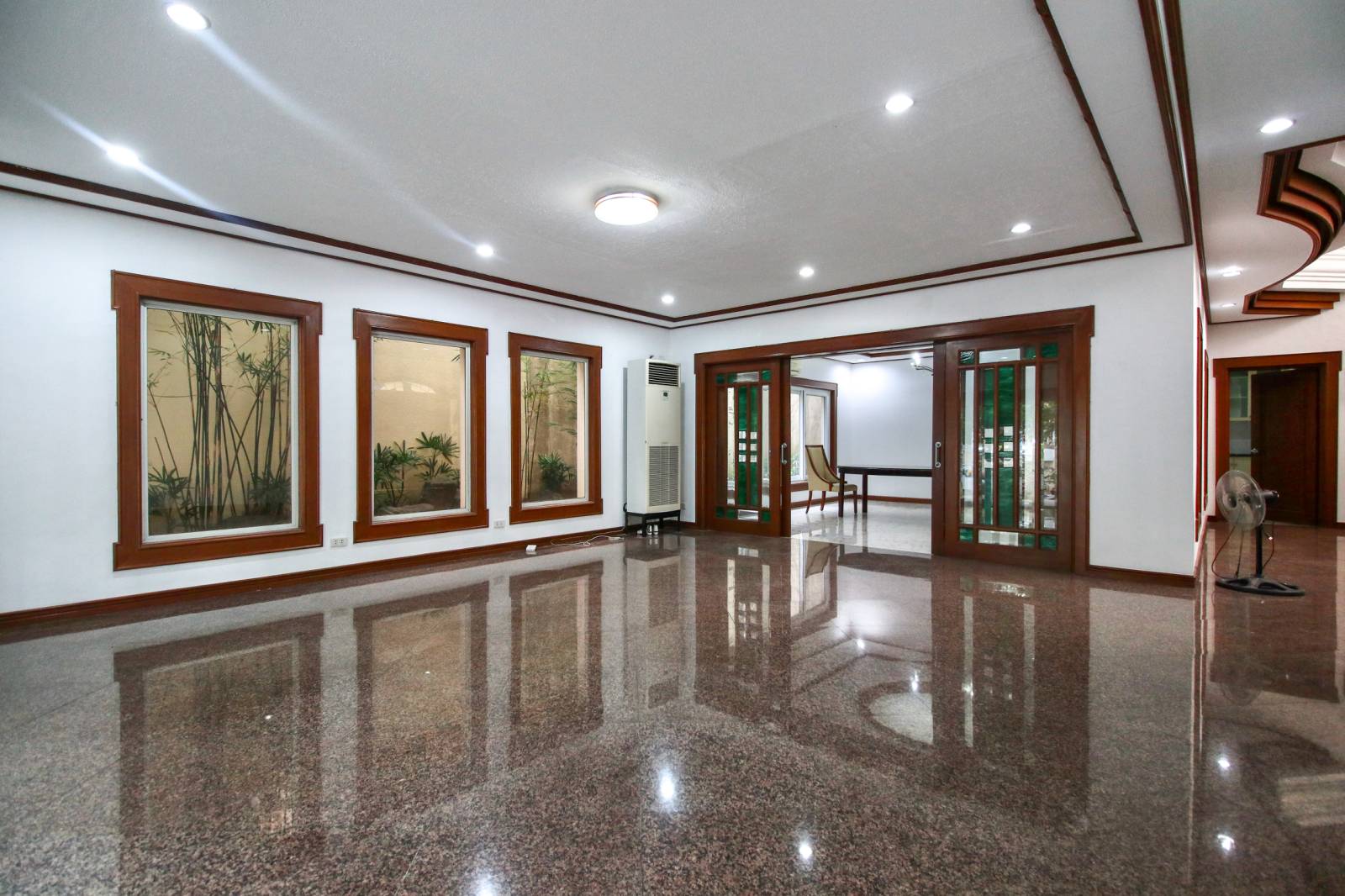 Sleek5-BedroomHouseforLeaseInAyalaHeights,QuezonCity-1.jpg