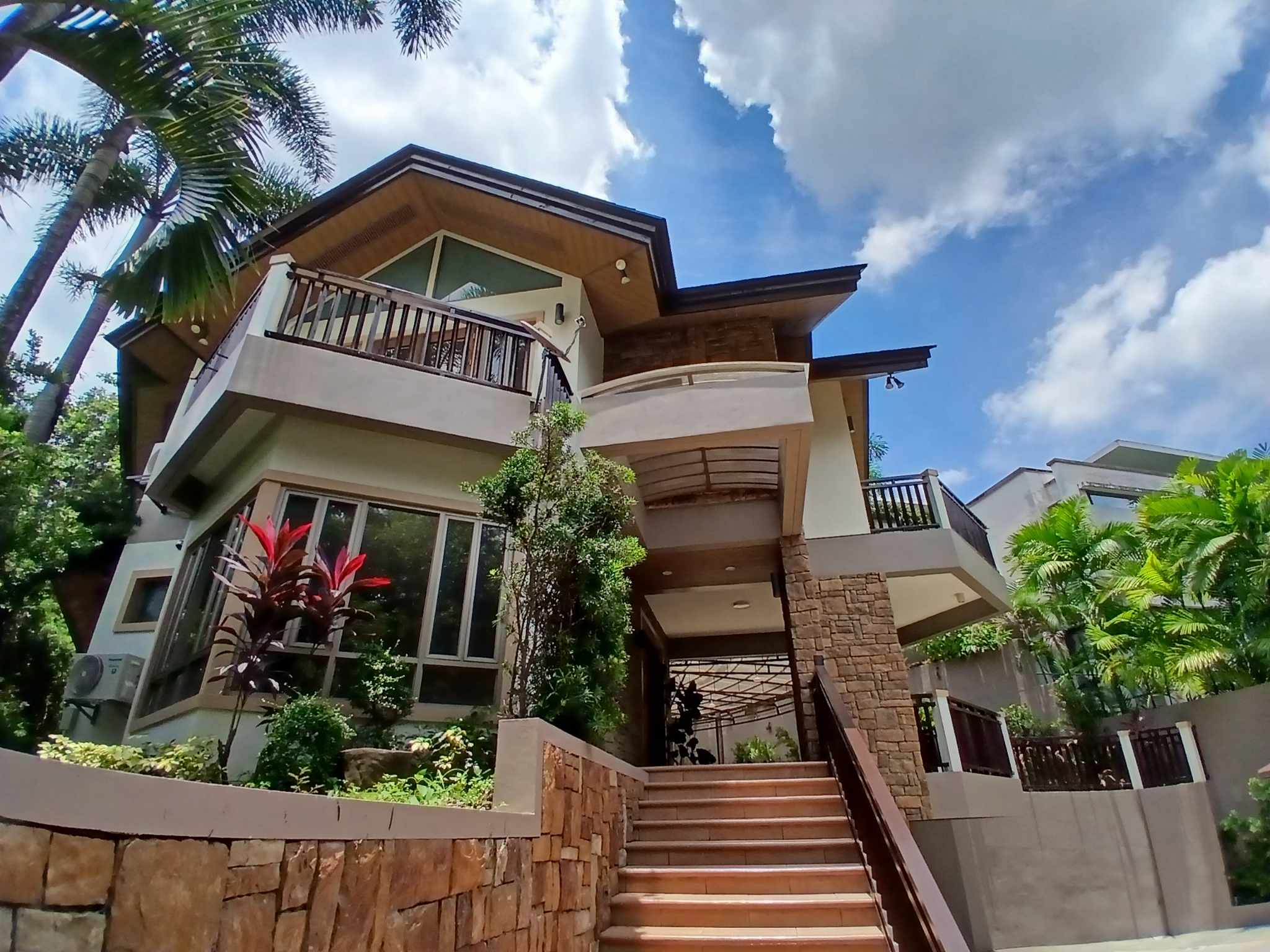 Beautiful6-BedroomHouseforLeaseinAyalaHeightsQuezonCity-1.jpg