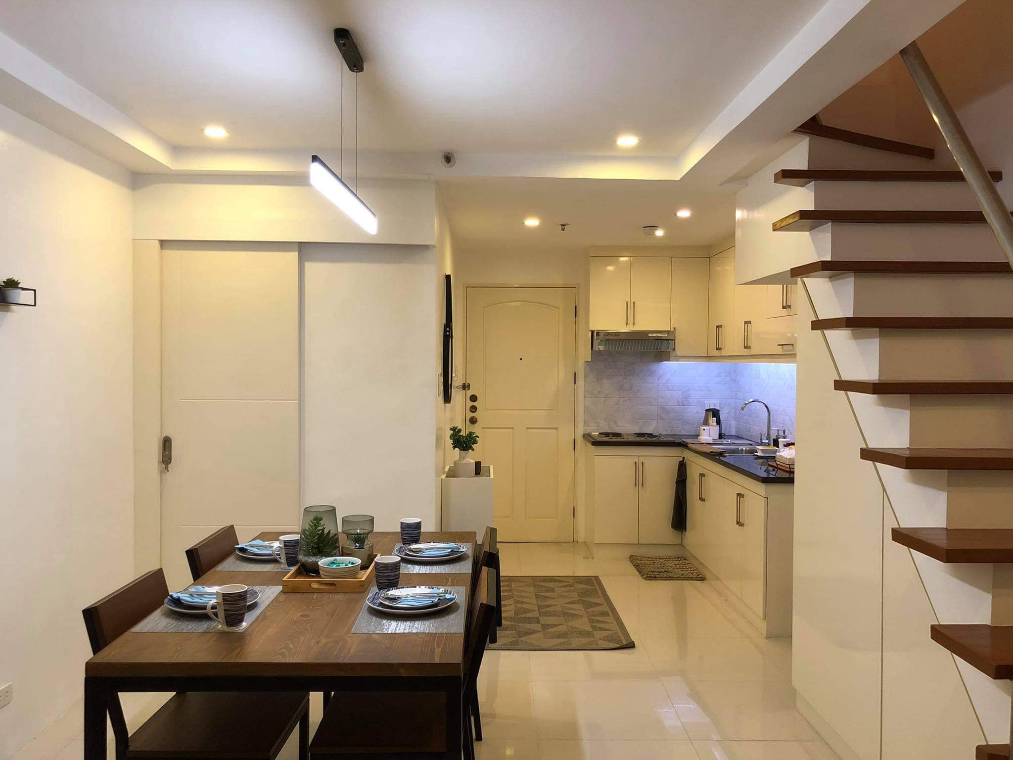 Stylish2-BedroomLoftTypeCondoUnitforSaleinParkviewSuitesSalcedoVillage,Makati-5.jpg
