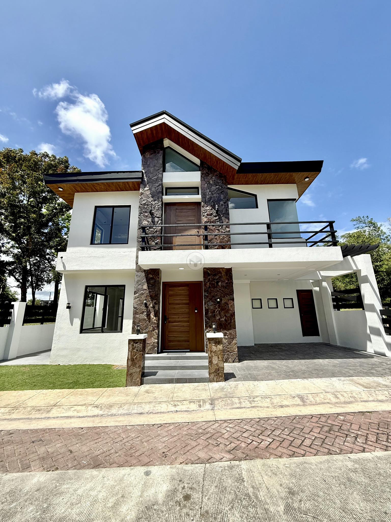 Modern4-BedroomHouseandLotforSaleinGreenfieldCity,Sta.Rosa,Laguna-2.jpg