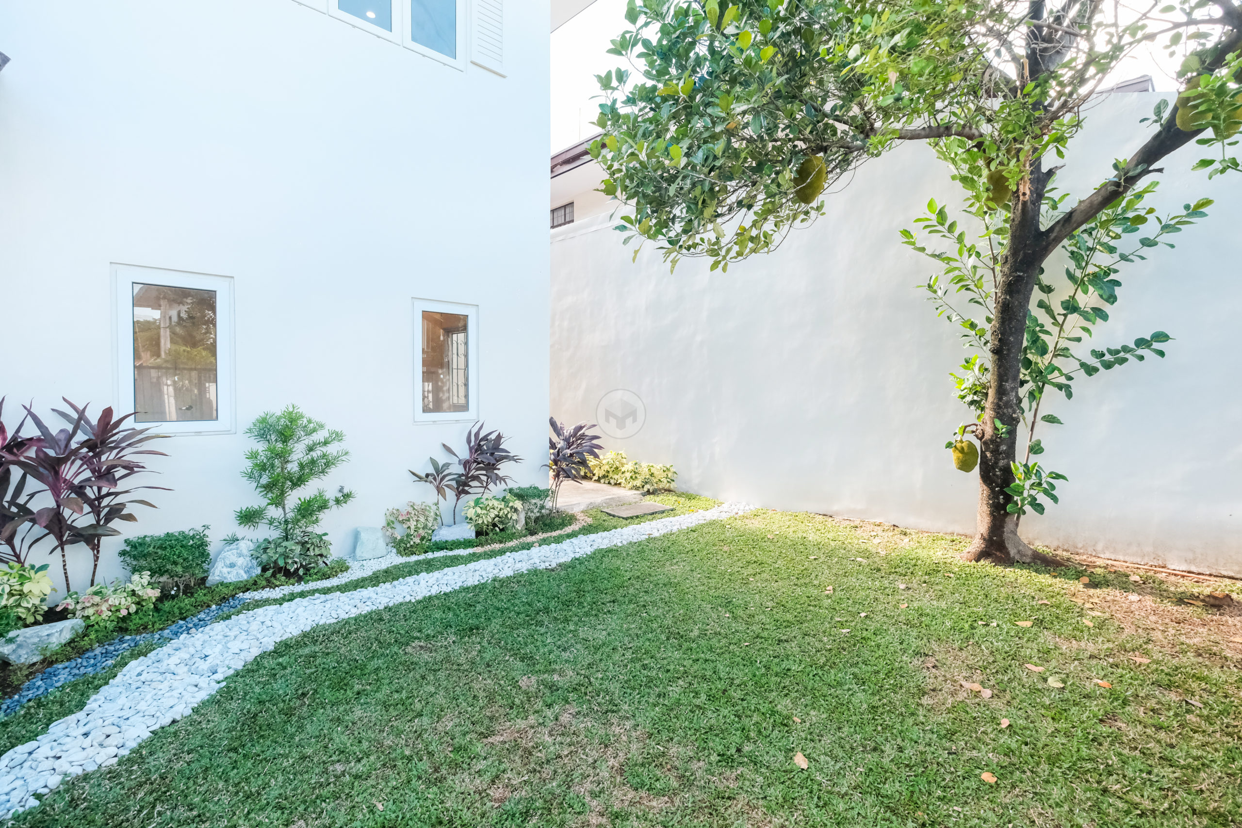 Spacious4-BedroomContemporaryHouseforSaleinTierraNueva,Alabang-6.jpg