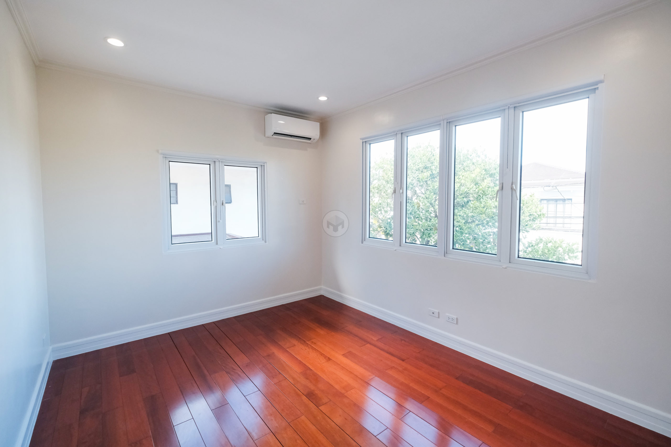 Spacious4-BedroomContemporaryHouseforSaleinTierraNueva,Alabang-18.jpg
