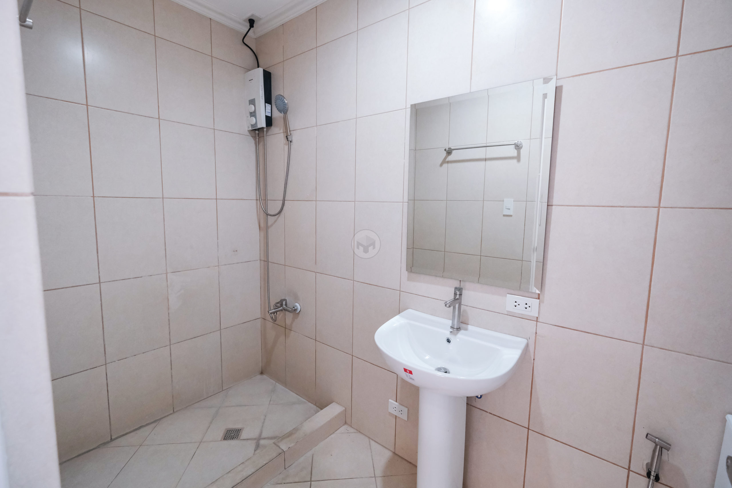 Spacious4-BedroomContemporaryHouseforSaleinTierraNueva,Alabang-19.jpg