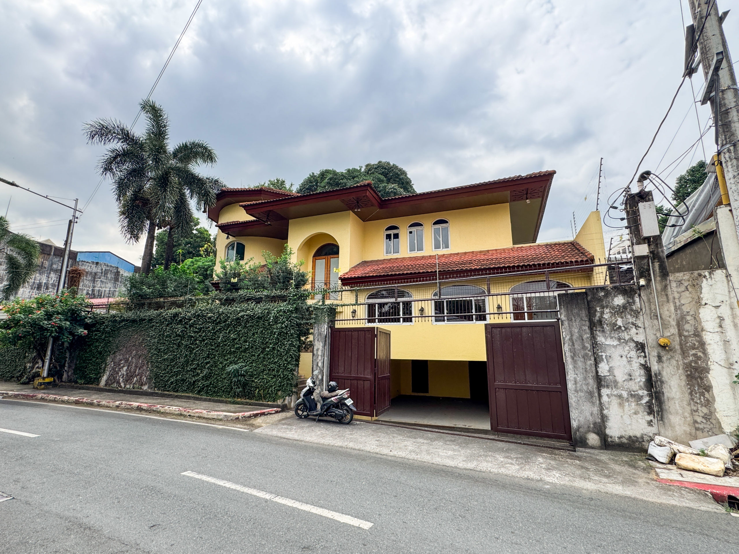 Refined4-BedroomHouseandLotforSaleinSanJuanCity-1.jpg
