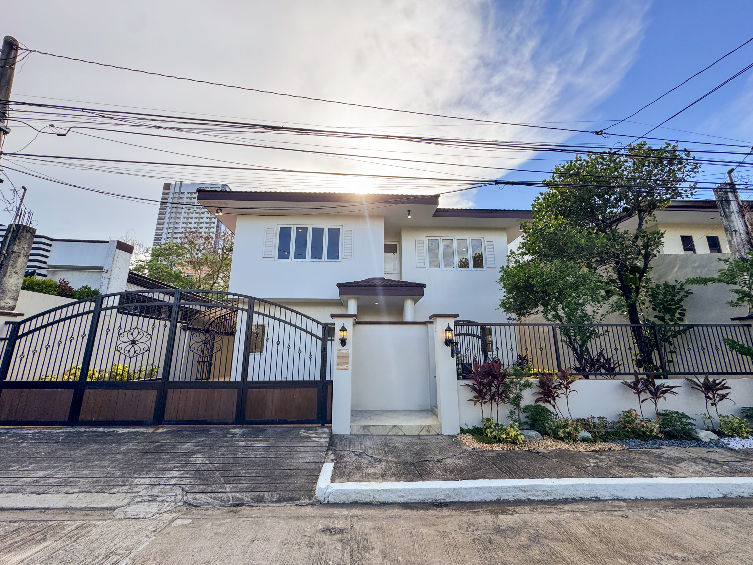 Spacious4-BedroomContemporaryHouseforSaleinTierraNueva,Alabang-3.jpg