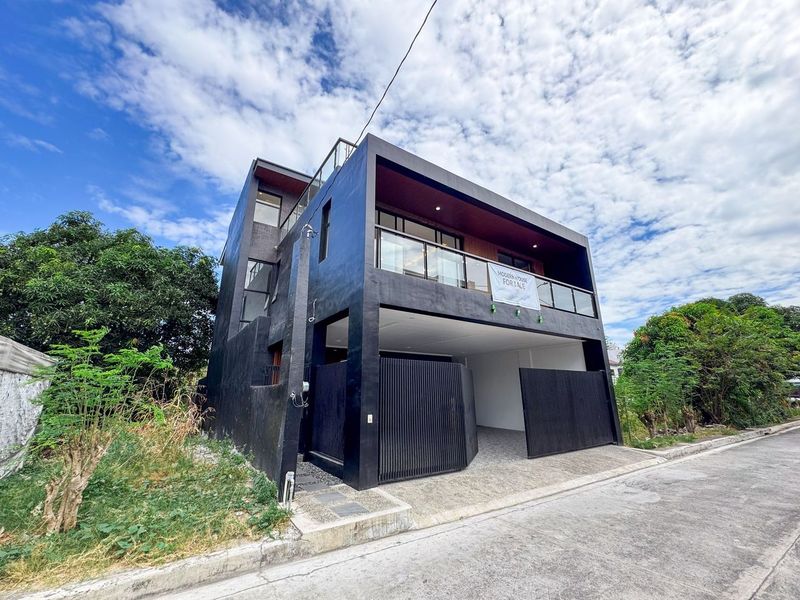ModernIndustrial6-BedroomHouseandLotinGreenwoodsExecutiveVillage,TaytayRizal-1.jpg
