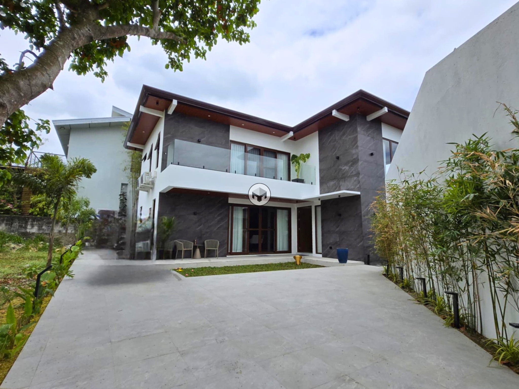 Captivating4-BedroomHouseandLotforSaleinVerdanaHomes,Mamplasan,Binan,Laguna-1.jpg