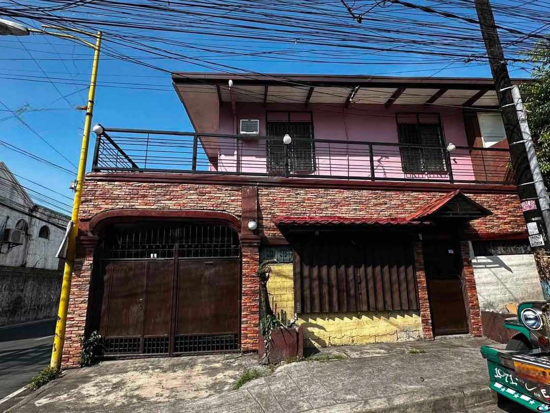 Dazzling4-BedroomHouseandLotforSaleinGuadalupe,Makati-1.jpg
