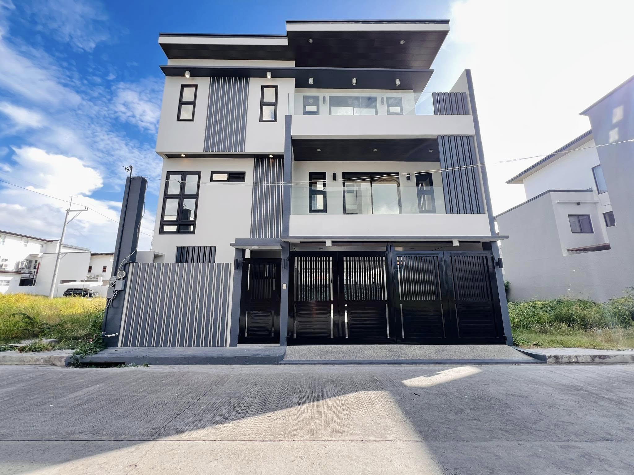 MultiLevel5-BedroomHouseandLotforSaleinGreenwoodsExec.Village,Taytay,Rizal-1.jpg