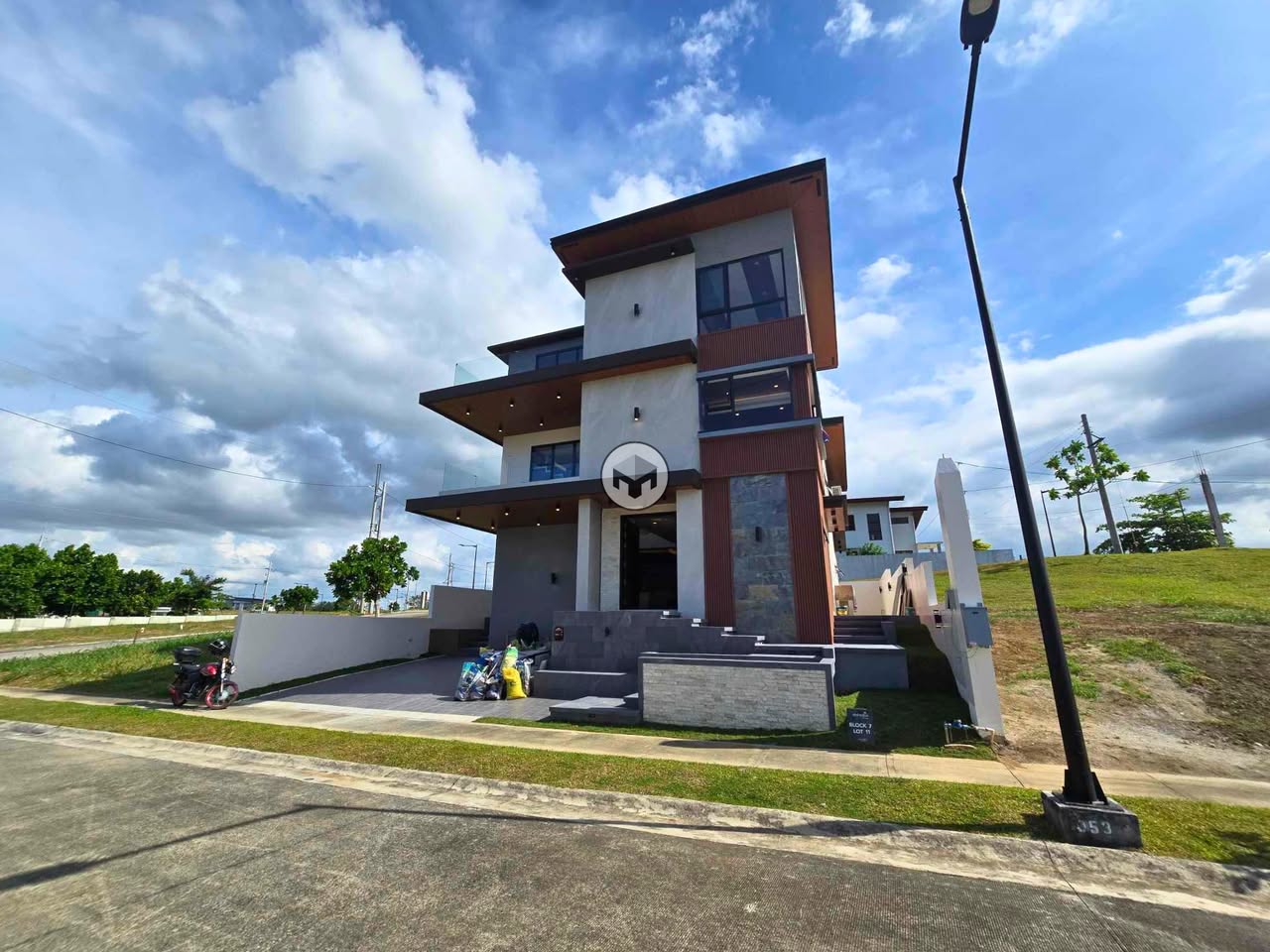 Outstanding4-BedroomHouseandLotforSaleinMondia,Nuvali,Laguna-1.jpg