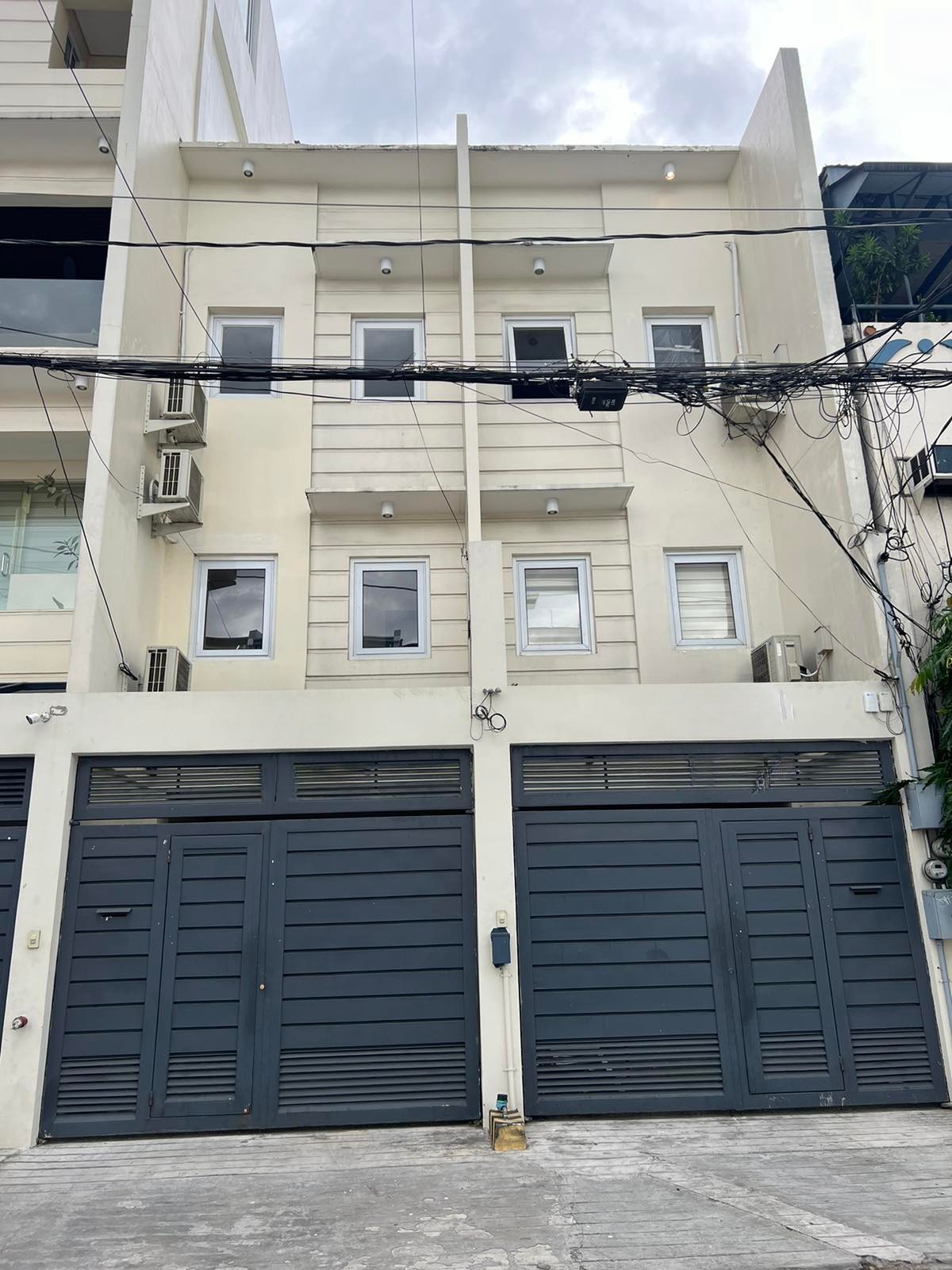 Inviting4-BedroomTownhouseforSaleinSanAntonioVillage,Makati-1.jpg