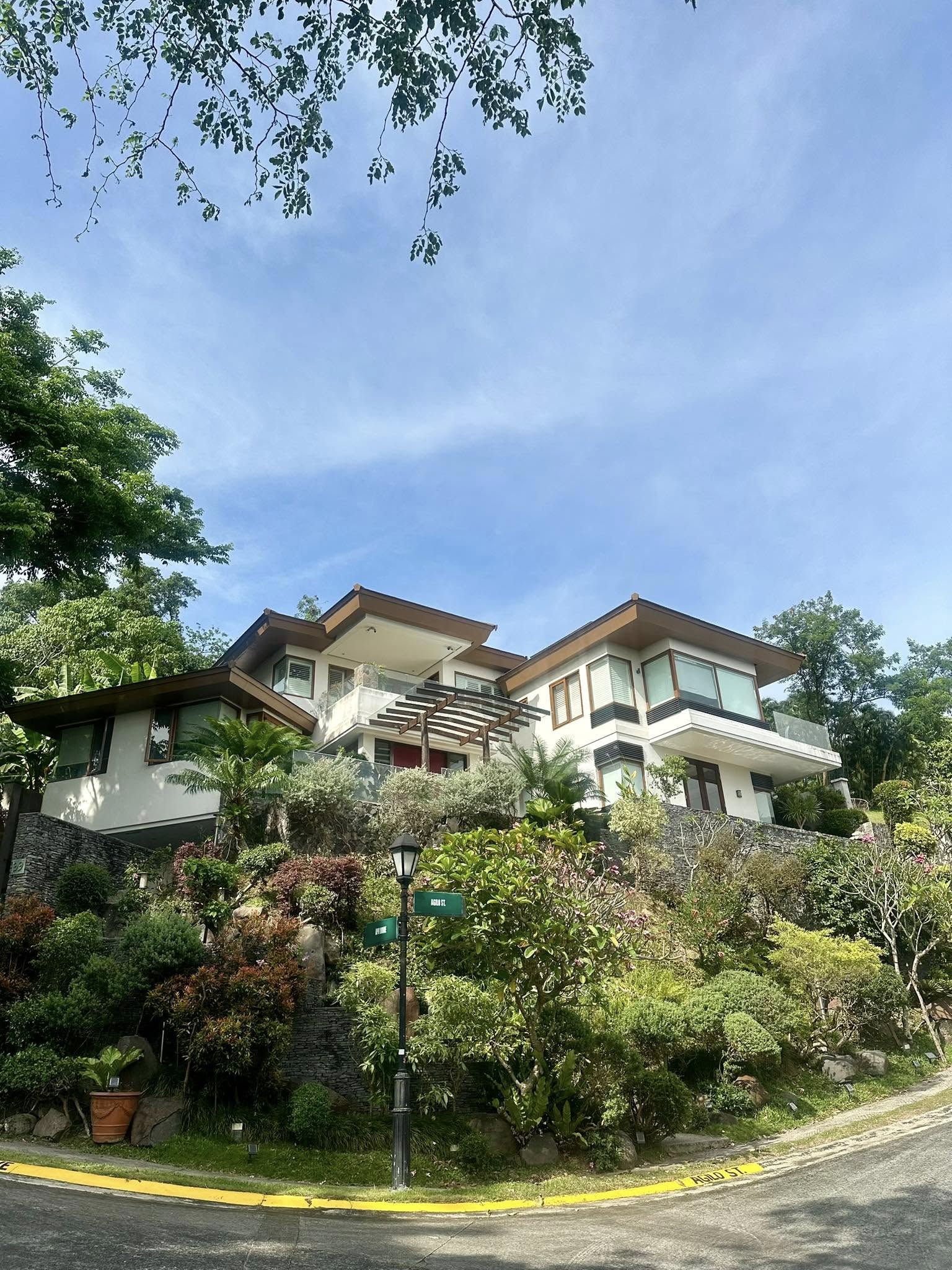 Inviting4-BedroomCornerHouseandLotforSaleinAyalaGreenfieldEstates,CalambaLaguna-1.jpg