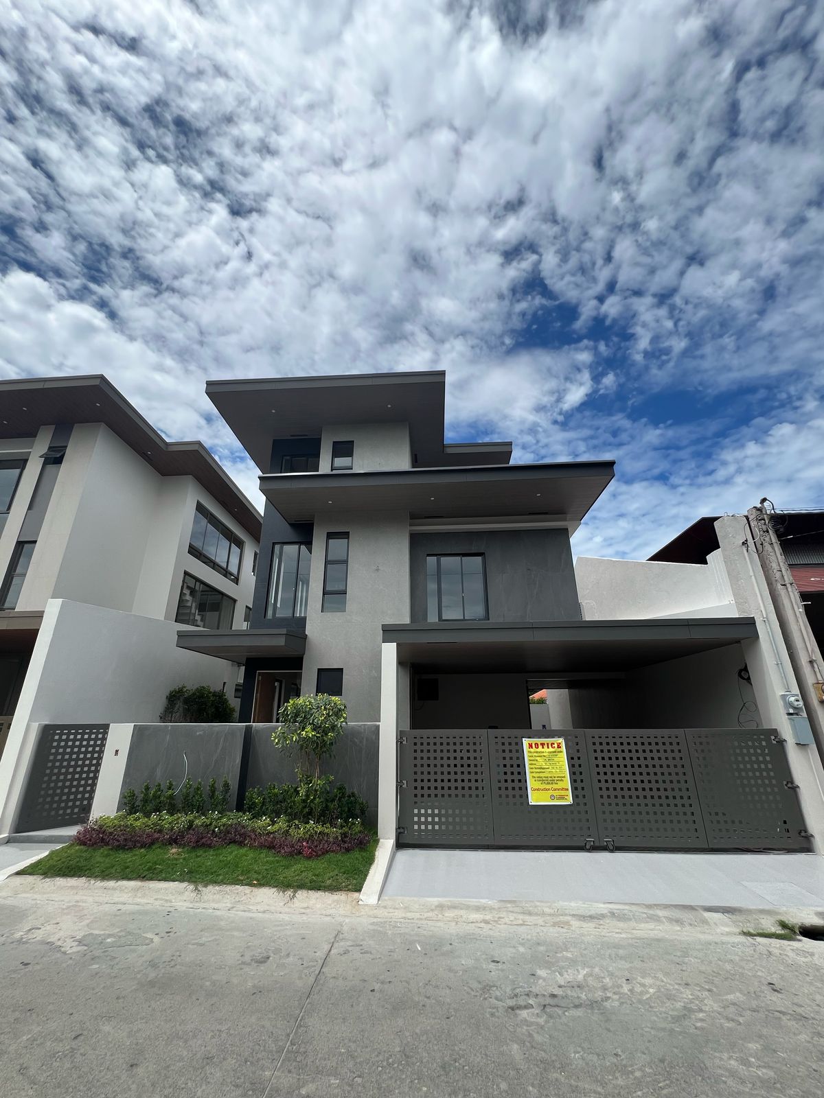 Divine5-BedroomHouseandLotforSaleinBFHomes,Parañaque-1.jpg
