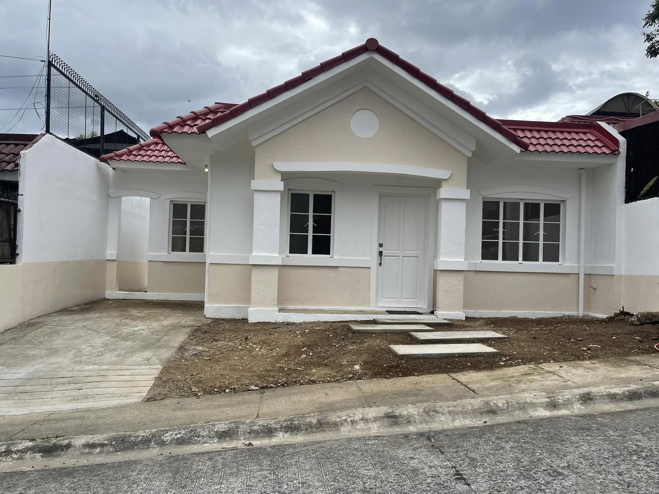 Divine3-BedroomHouseandLotforSaleinVillaMontserrat,Havila,Filinvest,TaytayRizal-1.jpg