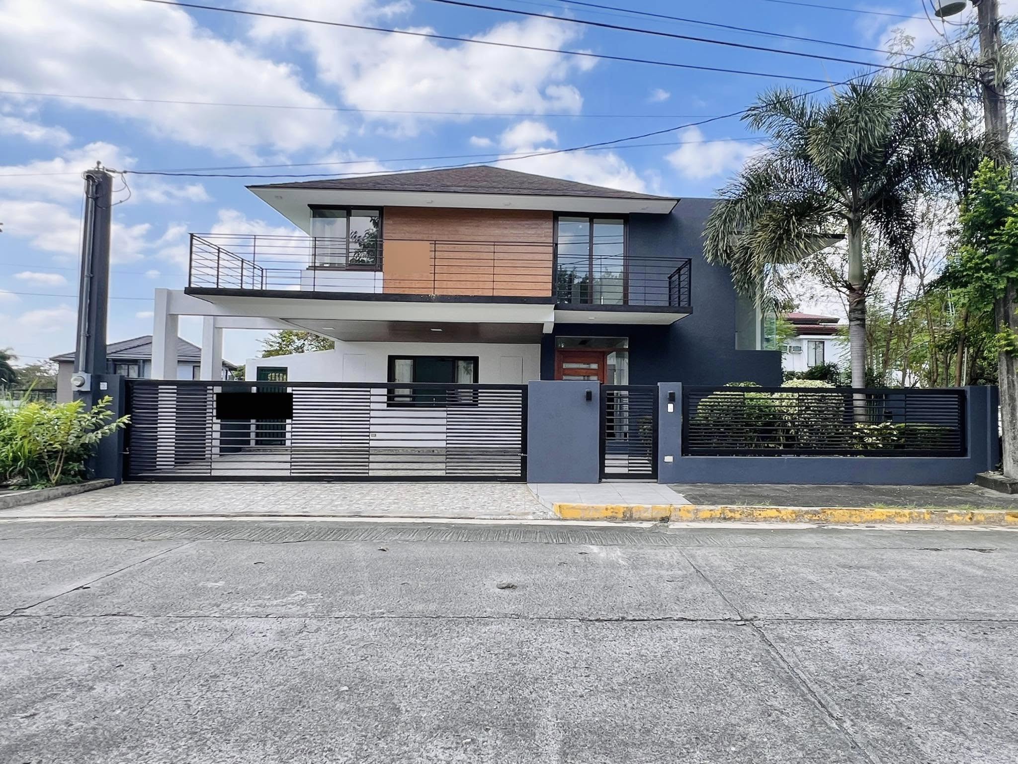 Dazzling3-BedroomHouseandLotforSaleinBrittanyNeopolitan,QuezonCity-1.jpg
