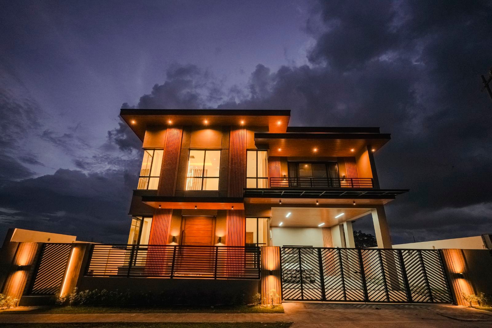 Astonishing3-BedroomHouseandLotforSaleinTheEnclaveAlabangbyFilinvest,LasPiñas-1.jpg