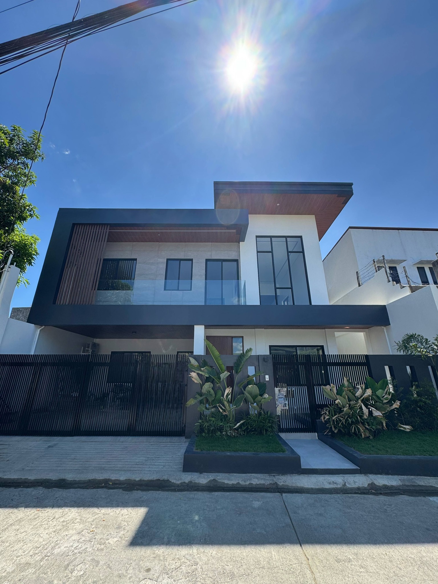 Charming5-BedroomHouseandLotforSaleinBFHomes,Parañaque-1.jpg