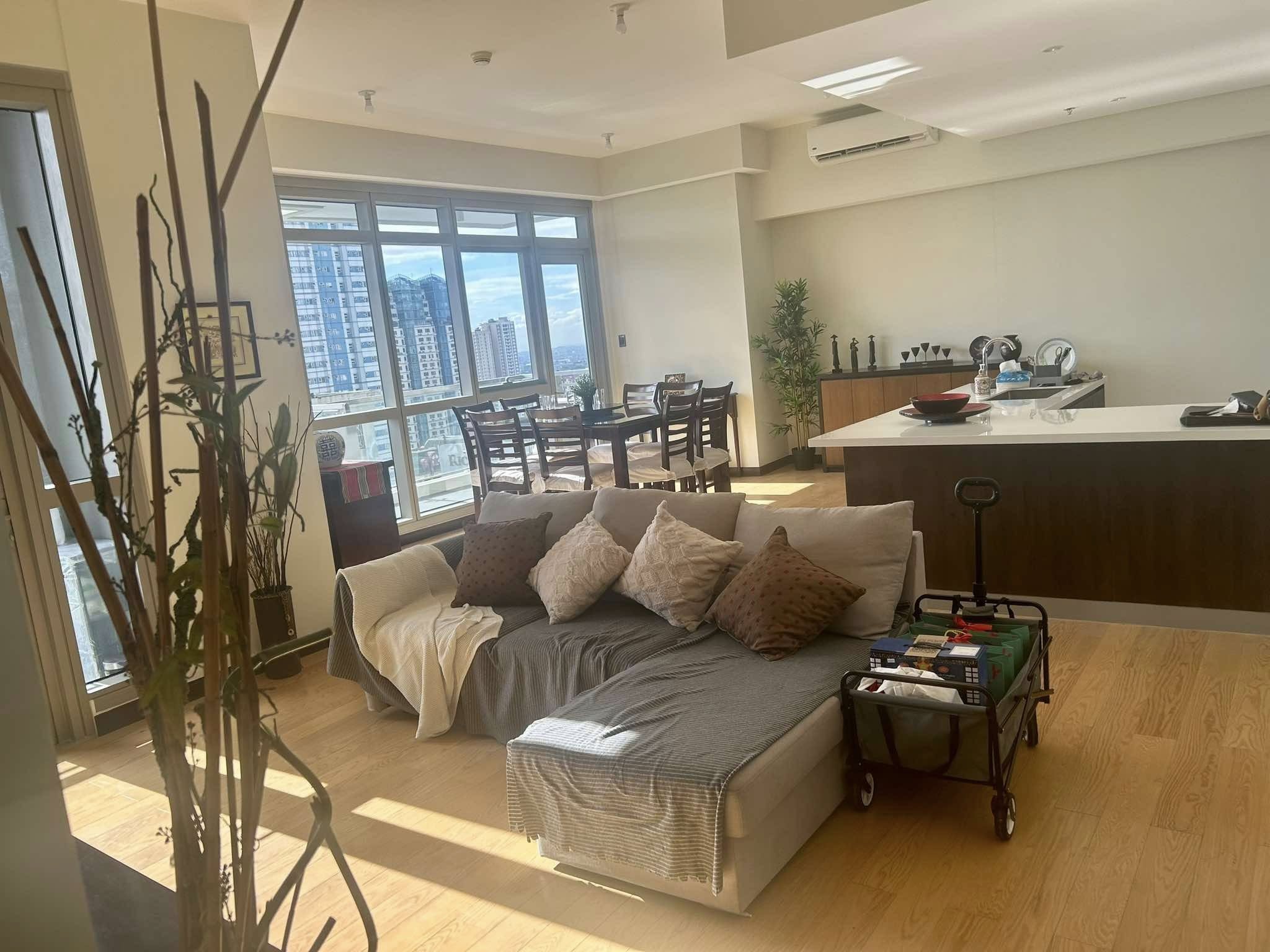 Sleek2-BedroomCondoUnitforSaleatTheWestin,Ortigas,Pasig-1.jpg