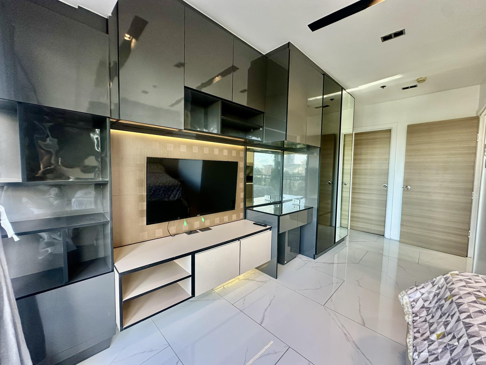 Enchanting2-BedroomCondoUnitforSaleinKnightsbridgeResidences,B.ValdezMakati-1.jpg