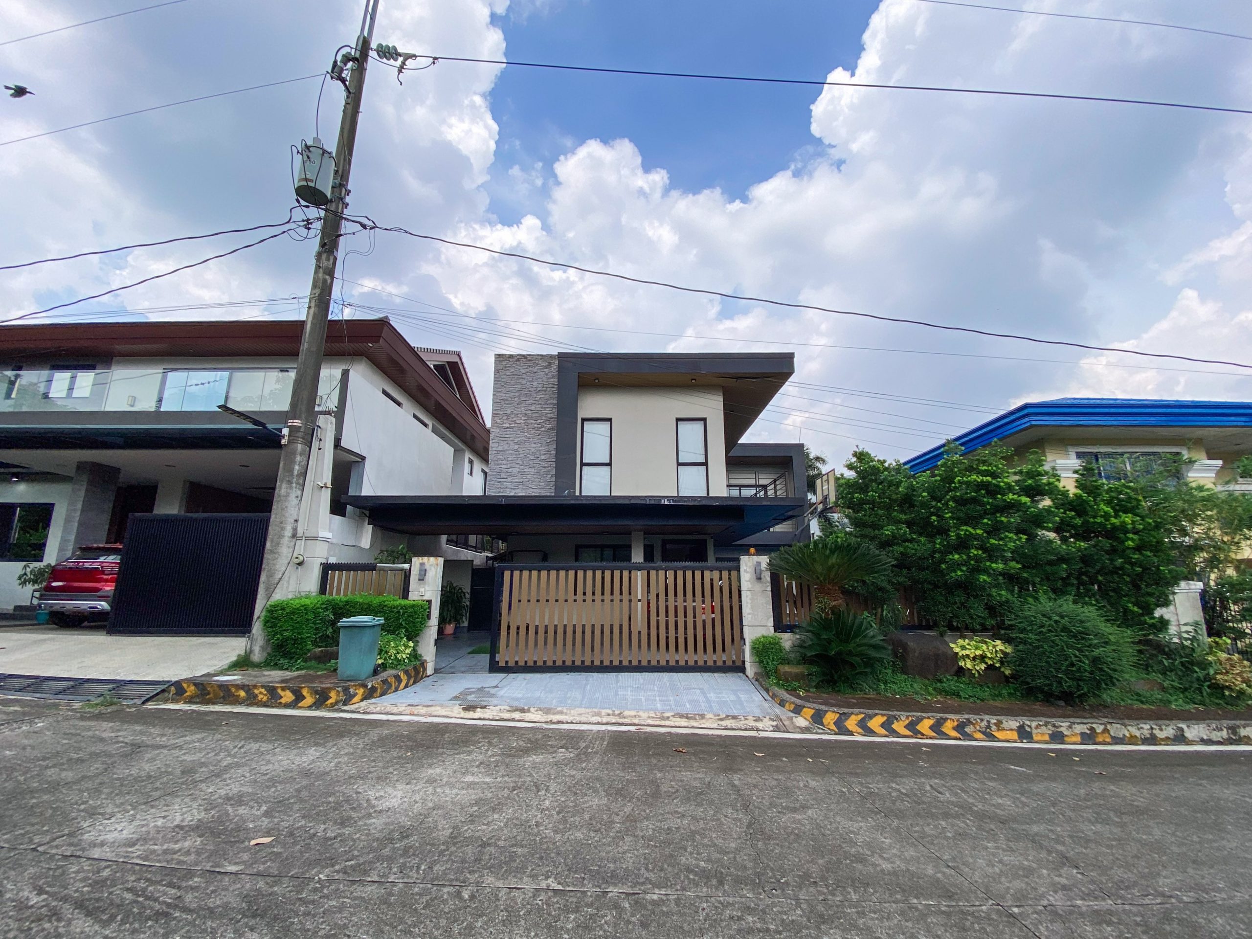 Enchanting3-BedroomHouseandLotforSaleinNeopolitanBrittany,Fairview,QuezonCity-1.jpg