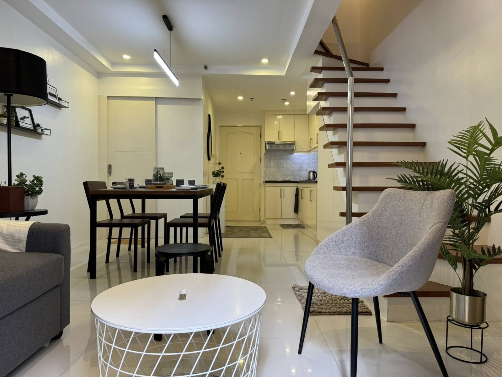 Refined2-BedroomLoftCondoUnitforSaleinSalcedoVillage,MakatiCity-1.jpg